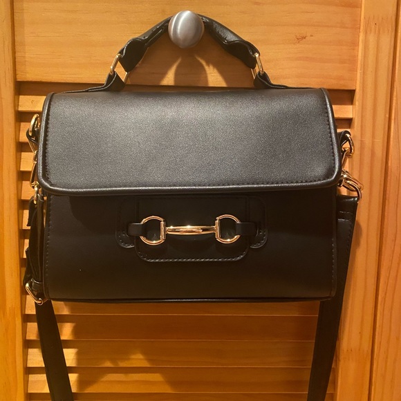 Black Shoulder Bag - Picture 4 of 9